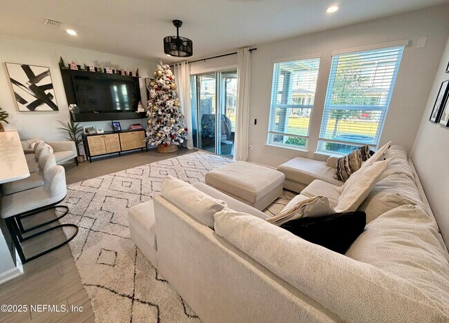 Building Photo - 293 Pine Bluff Dr