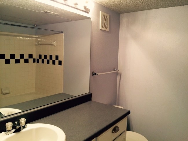 Building Photo - Lovely Two Bedroom Condo with Fire Place, W/D, garage, and tons of community extras! (Concord)