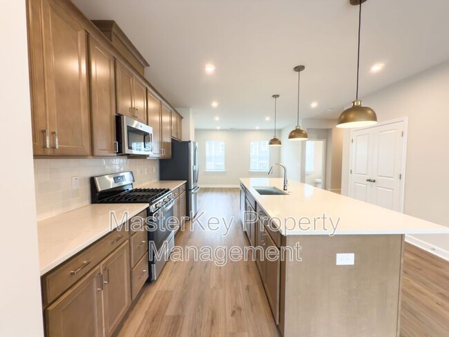 Building Photo - 804 Hillfarm Dr
