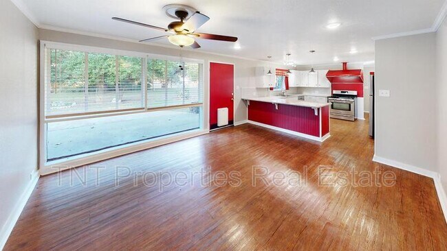 Building Photo - 1102 S Magnolia St