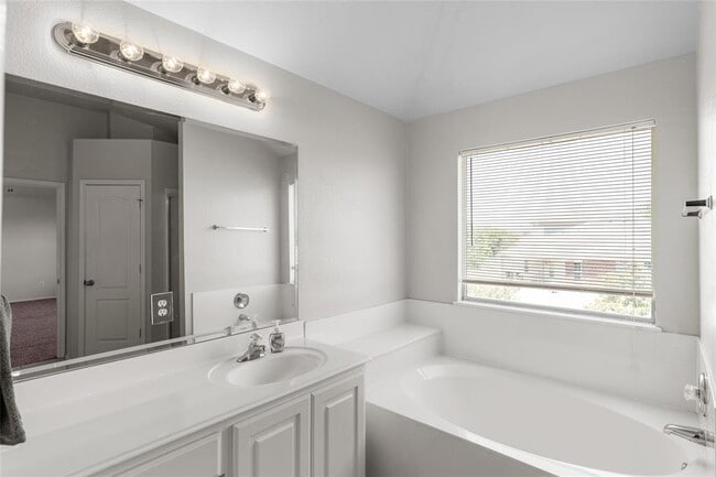 Building Photo - 124 Amberwood Ct