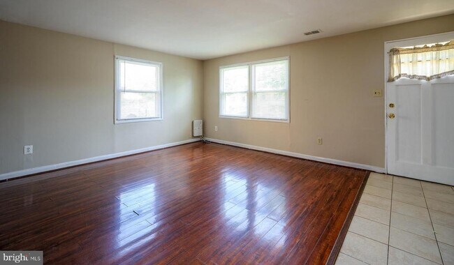 Building Photo - 7737 Greymont St