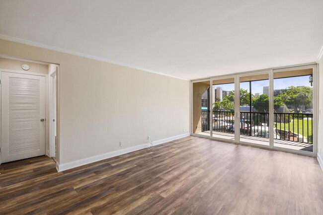 Building Photo - 4 Royal Palm Way