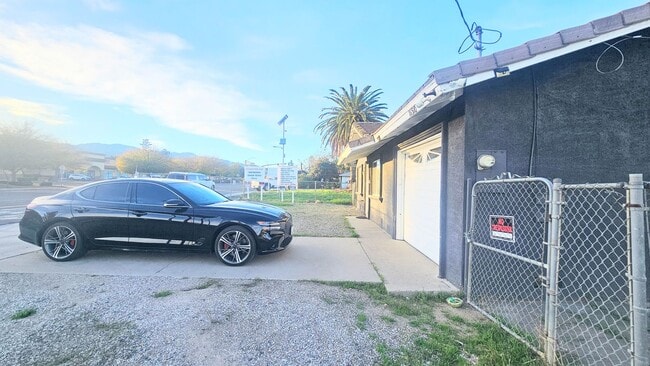 Building Photo - Mixed Used Residential and Commercial- Large Back Yard with Rolling Gate