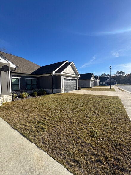 Building Photo - Crescent Place