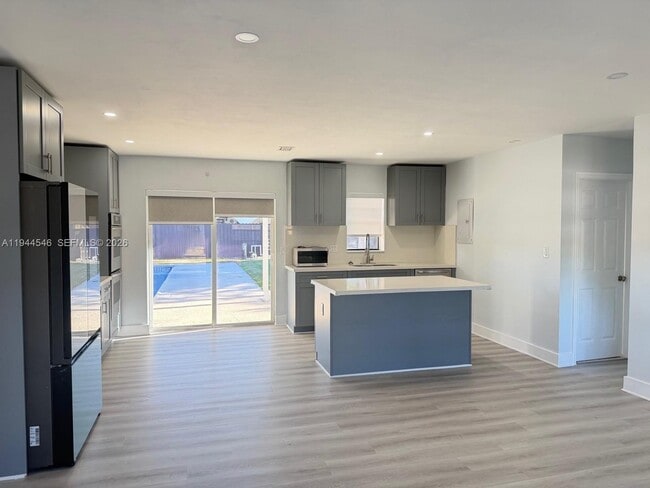 Building Photo - 9900 Dominican Dr