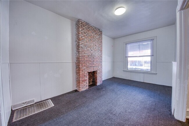 Building Photo - 354 Ophelia St