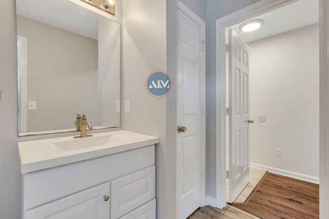 Building Photo - Welcome to 1117 Westbury – Modern Living w...