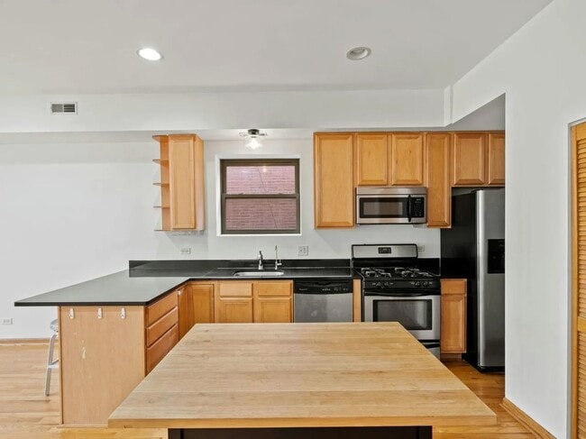 Building Photo - 6133 S Drexel Ave