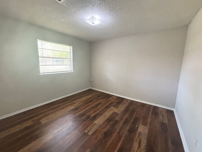 Building Photo - 800 Irwin Drive