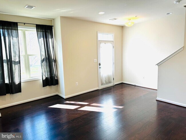 Building Photo - 13817 Byrne Park Dr