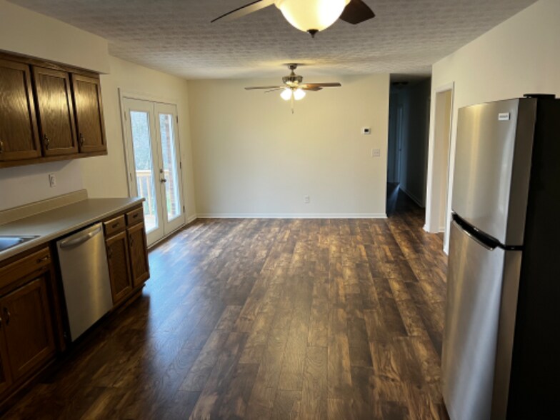 Building Photo - 911 Maplewood St