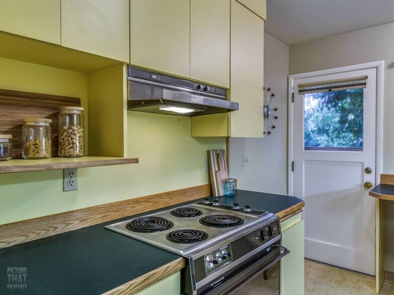 Kitchen - 2741 SE 32nd Ave