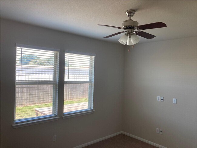 Building Photo - 480 Triumph Rd