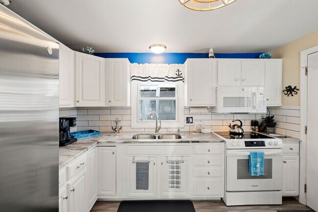 Building Photo - 8 Duston Ave