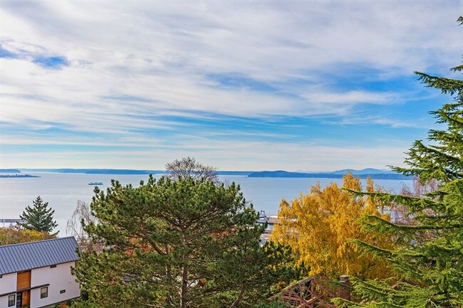 Building Photo - 1415 7th Ave W