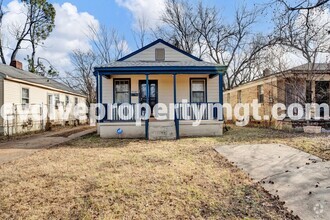 Building Photo - $300 OFF FIRST MONTH'S RENT  MOVE IN SPECI...