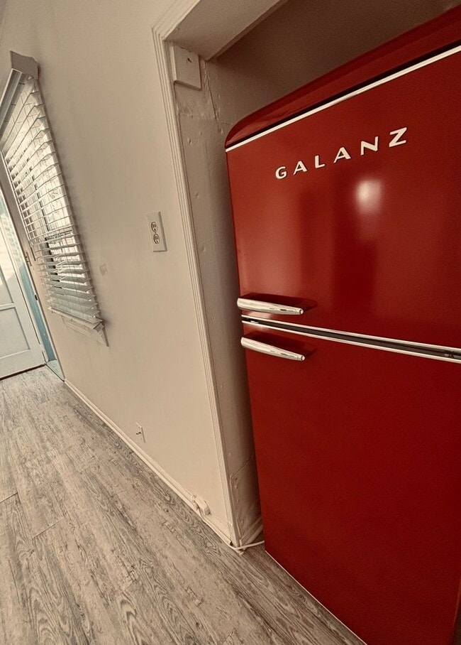 Building Photo - Private 1BD/1BA Rear Unit in El Segundo with 1-Car Garage