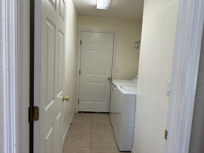 Building Photo - 4569 Balsey St