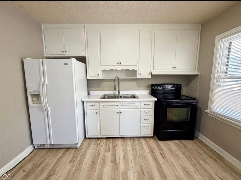 Building Photo - 4002 Rookwood Ave