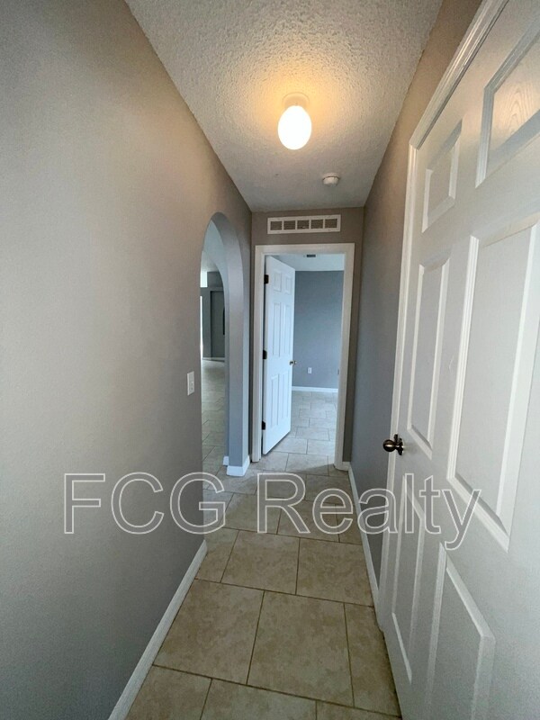 Building Photo - 5819 Windridge Dr