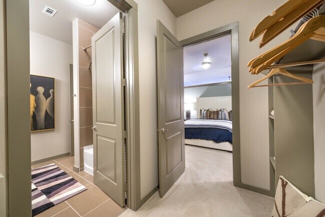 Building Photo - Modern Design Meets Everyday Luxury