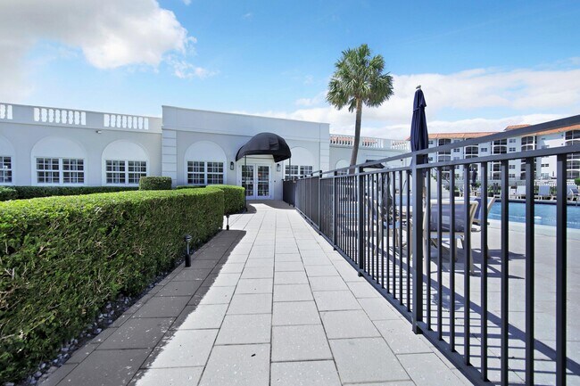 Building Photo - 2871 N Ocean Blvd
