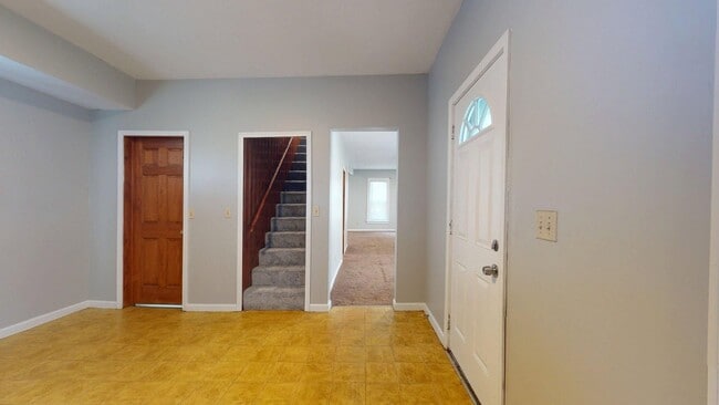 Building Photo - Madison/W.95th neighborhood : 3 bedroom/1 bath single family house available NOW.