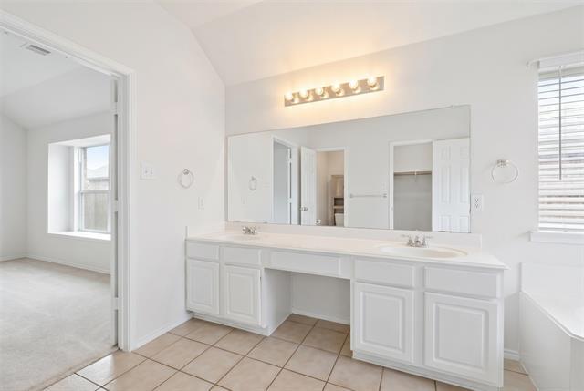 Building Photo - 9844 Meadow Rue Dr
