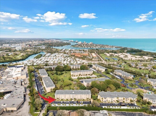Building Photo - 300 N Hwy A1A