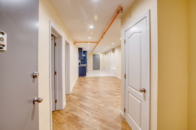 Building Photo - Recently Remodeled 2 bedroom 1 bath