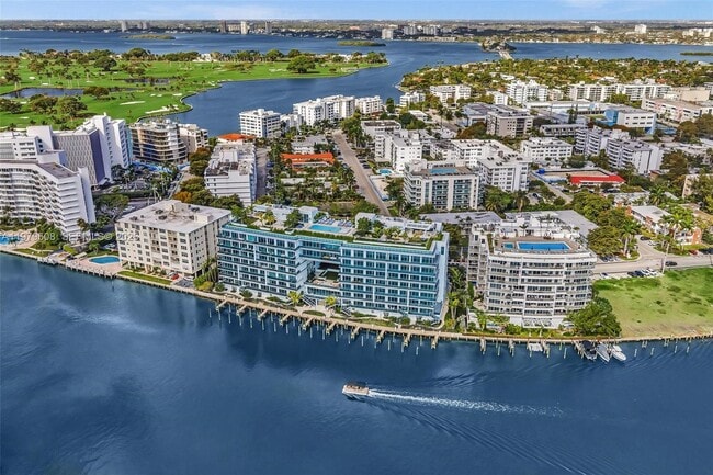 Building Photo - 9201 E Bay Harbor Dr