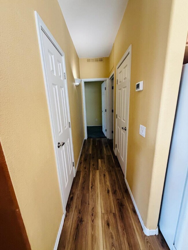 Building Photo - 558 N Tam Rim Dr