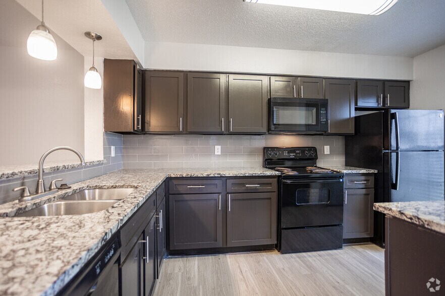 2BR, 2BA - 1,011SF - Kitchen - Timbers Apartment Homes