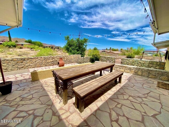 Building Photo - 3213 El Morro Rd