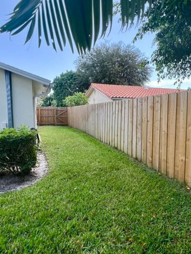 Building Photo - 3421 NW 25th Terrace