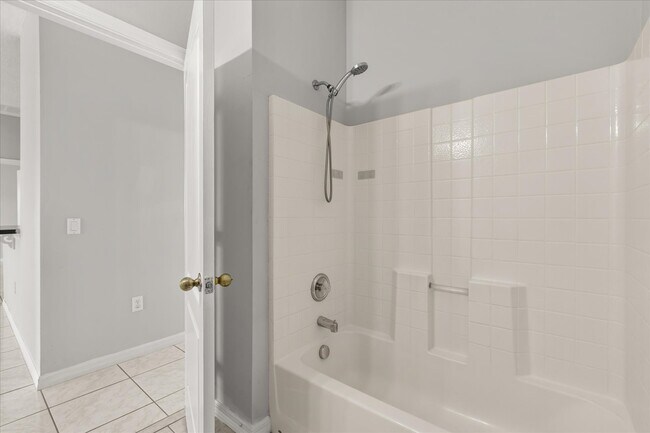 Building Photo - 1000 Vaquero Ln