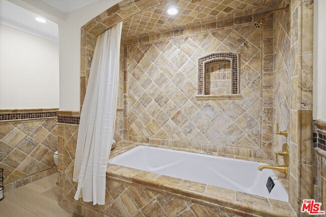 Building Photo - 23255 Mariposa De Oro St