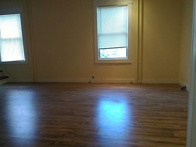 Building Photo - 12 Orchard St