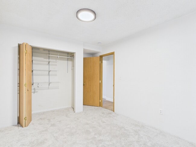 Building Photo - 83 Slater Dr