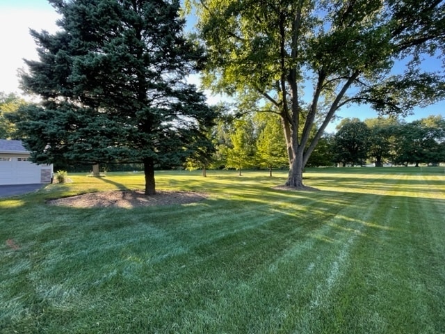 Building Photo - 2S920 Hickory Ln