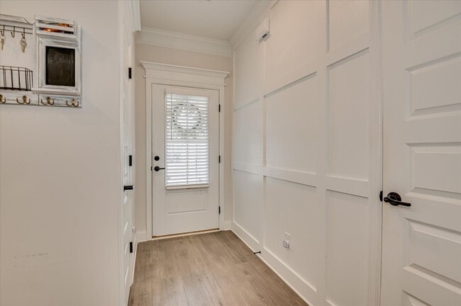 Building Photo - 312 Sumac Trail