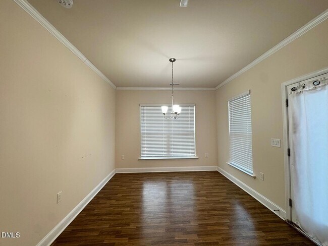 Building Photo - 2323 Bethpage Dr