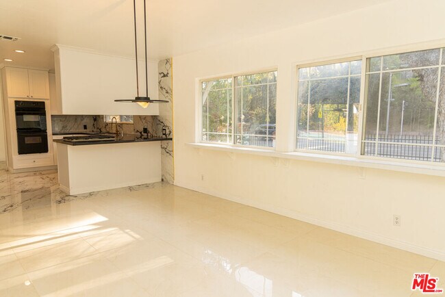 Building Photo - 5604 Valley Circle Blvd