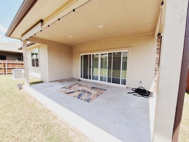 Building Photo - 18012 Trieste Dr
