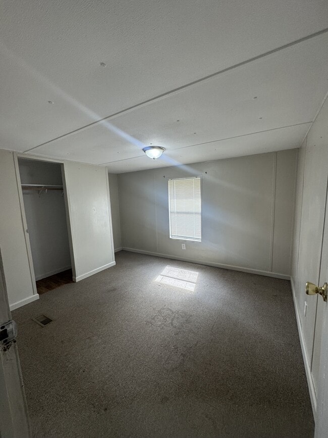 Building Photo - 211 Victoria Cir