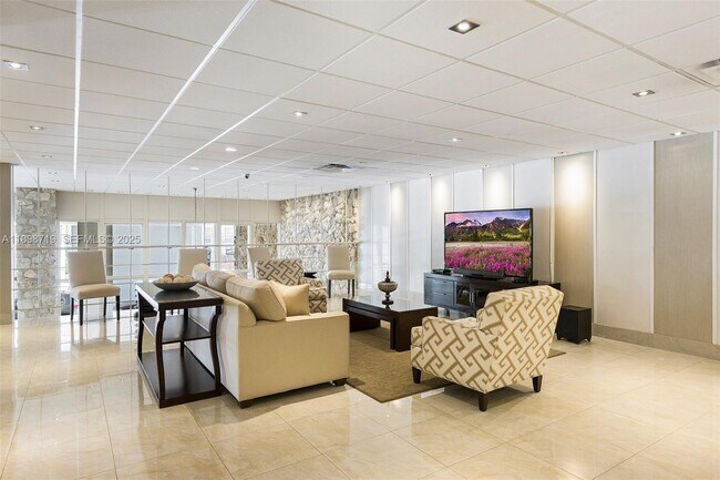 Building Photo - 3111 N Ocean Dr