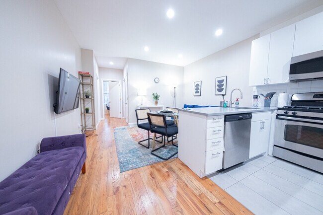 Building Photo - 230 W 113th St