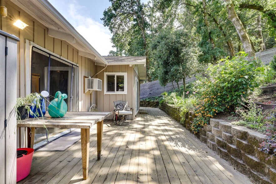 Building Photo - 4460 Lakeside Rd