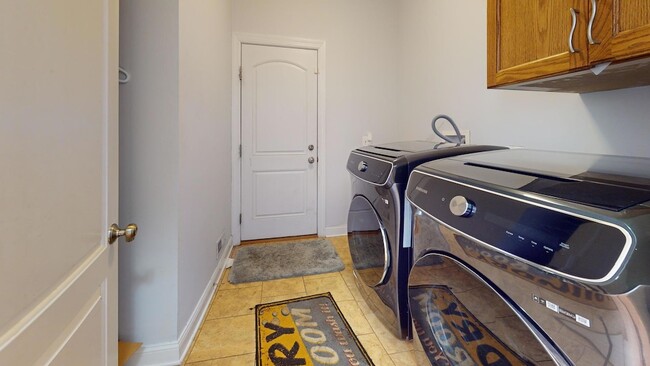 Building Photo - 331 Mary Belle Cir